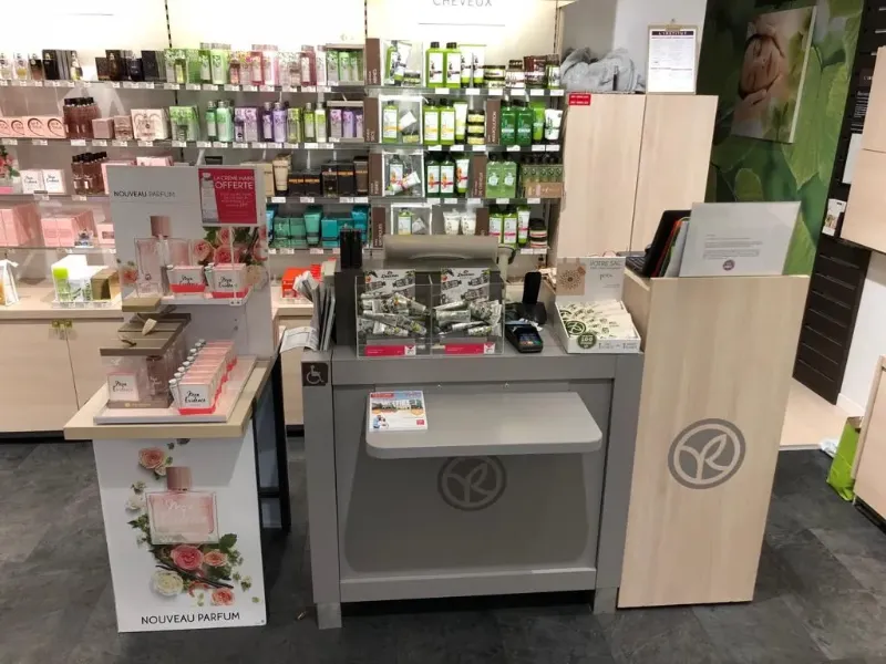 Dépôt dans une boutique de cosmétiques